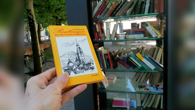 Eine Liebeserklärung an Reutlingen im Bücherschrank der Maxvorstadt. (Foto: job)
