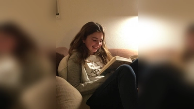 Helene Heidler ist eine leidenschaftliche Leserin. So kam es nicht von ungefähr, dass die junge Lochhauserin beim Vorlesewettbewerb gewann. (Foto: Heidler)