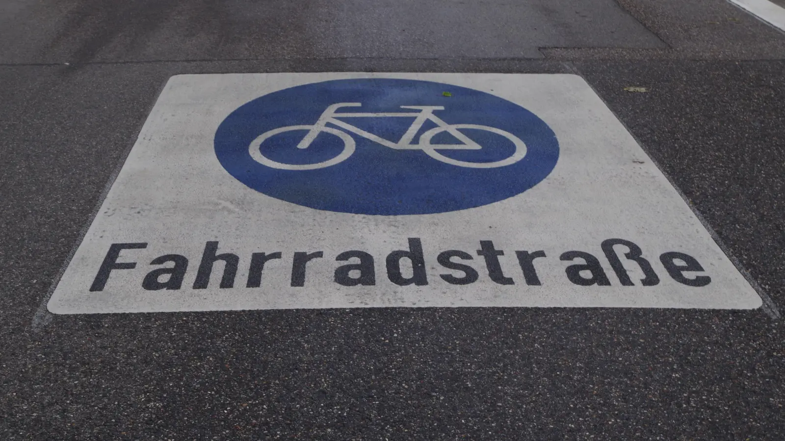 Die Camerloherstraße wird so bald nicht zur Fahrradstraße. Der Vorschlag der Grünen wurde im Bezirksausschuss Laim abgelehnt. (Foto: Beatrix Köber)