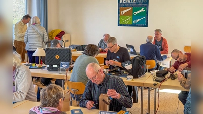 Das Ramersdorfer Repair-Café ist eines der größten regionalen Repair-Cafés in Bayern. (Foto: Michael Himmelstoß)
