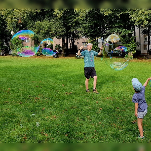 Mit dem Seifenblasen-Event starten die Ferienaktionen. (Foto: Familienzentrum )