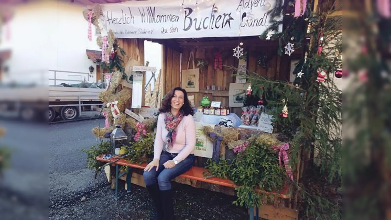 Natalie Katholing an ihrem Standl auf dem »Bucha Adventstandl« im letzten Jahr.	 (Foto: VA)