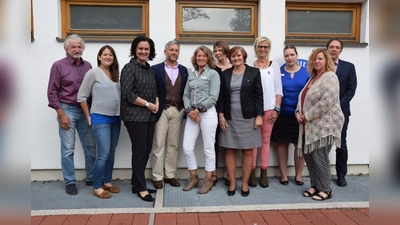 Beim Frühstück diskutierten die Träger von Kindertagesstätten „Adelby 1” aus Flensburg und der Verein FortSchritt aus Niederpöcking über die Unterschiede der Kinderbetreuung in Bayern und Schlewsig-Holstein. Teilnehmerin der Gesprächsrunde war auch Landtagsabgeordnete Dr. Ute Eiling-Hütig. (Foto: FortSchritt)