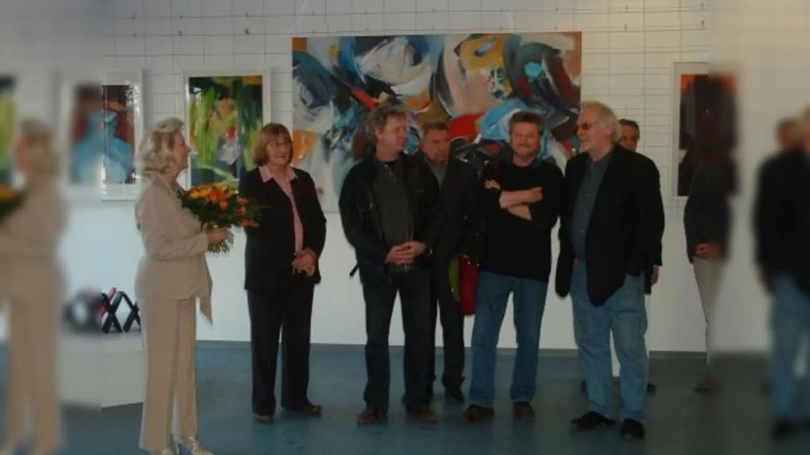 Margot Günther(l.)  stellte die anwesenden Künstler vor. (Foto: bb)