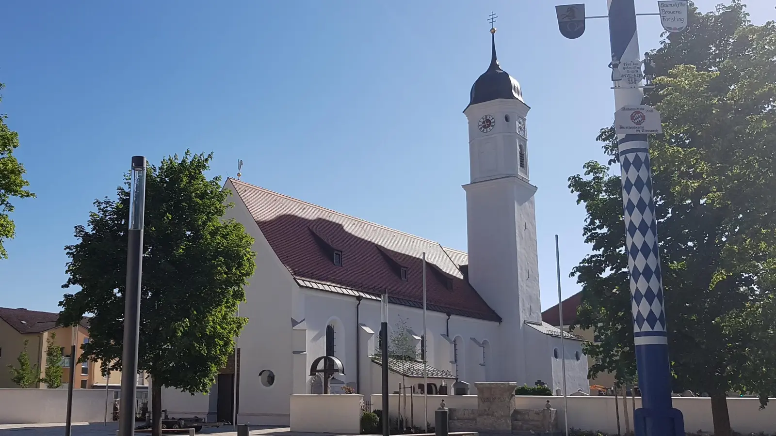 Steinhöring bekommt Mittel über 120.000 Euro zur Erneuerung und Aufwertung des Dorfplatzes einschließlich Anfang der Berger Straße. (Foto: Stefan Dohl)