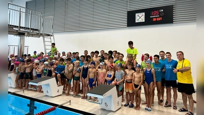 Insgesamt nahmen 115 Schwimmerinnen und Schwimmer an dem Wettkampf im Schwimmbad an der Ruth-Drexel-Straße teil. (Foto: privat)