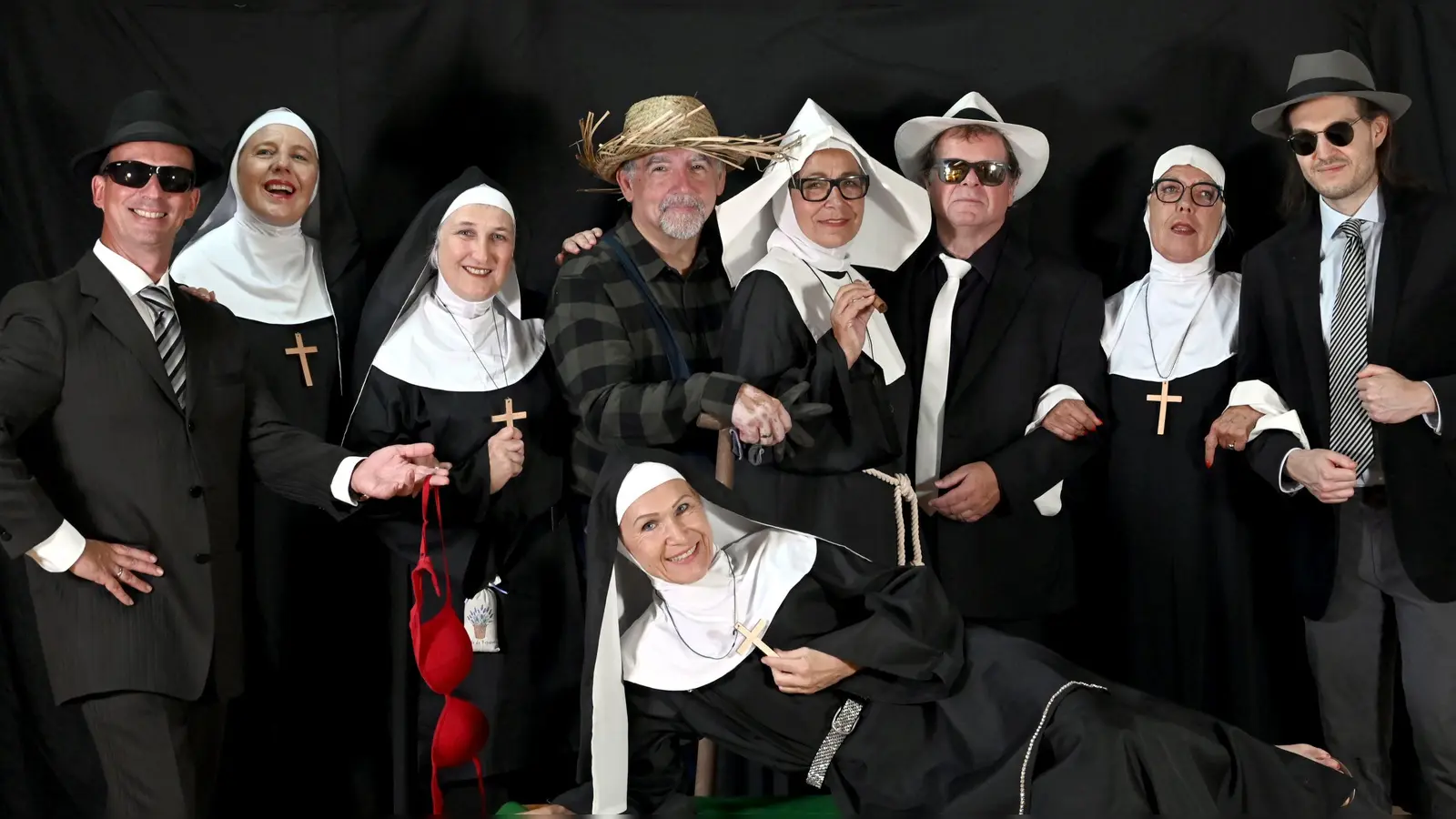 Im Ensemble finden sich neue und bekannte Gesichter. (Foto: Helmut Stark)