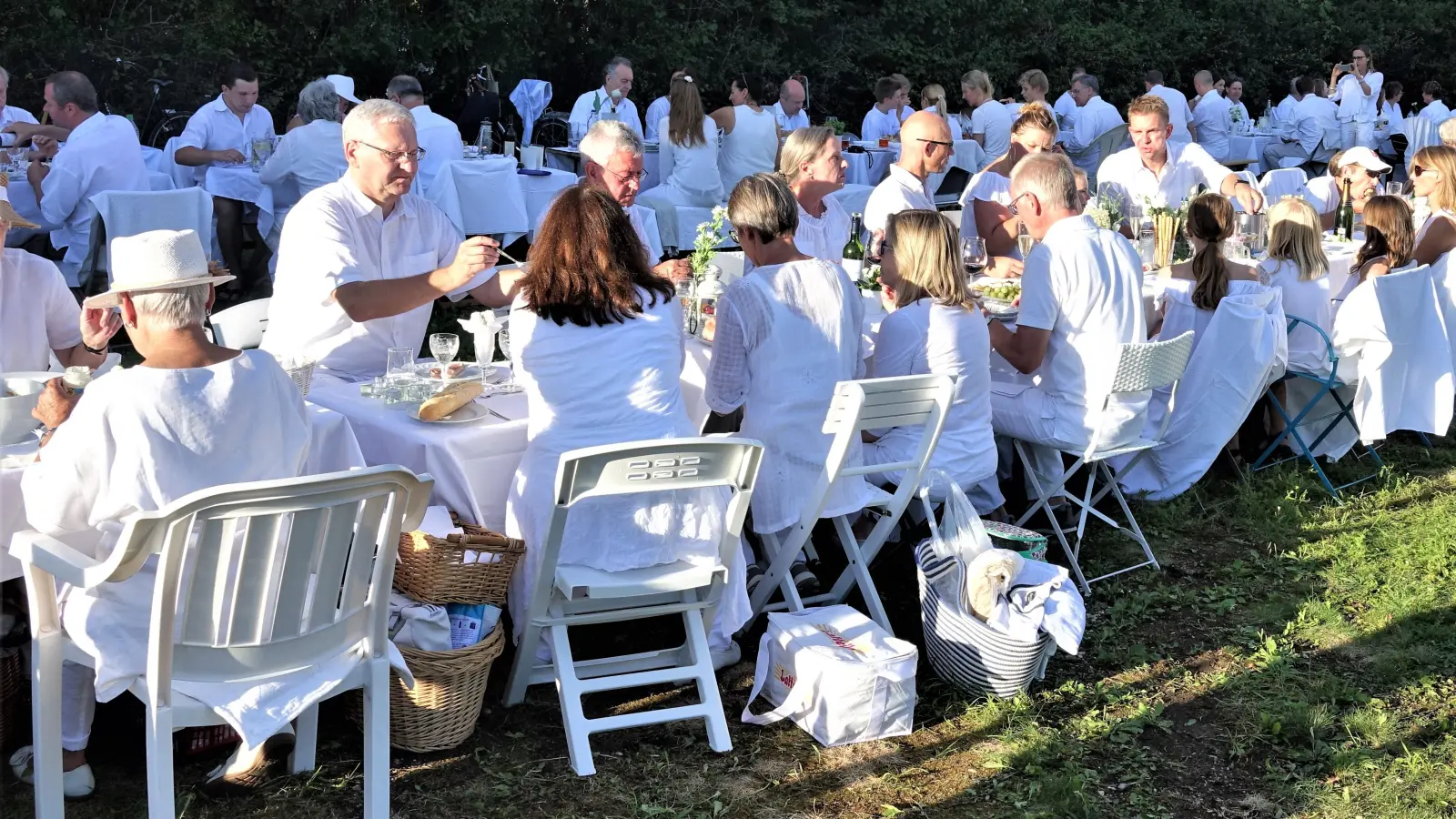 Das nächste „Weiße Dinner” findet am 29. Juli im Unterhachinger Ortspark statt.  (Foto: hw)