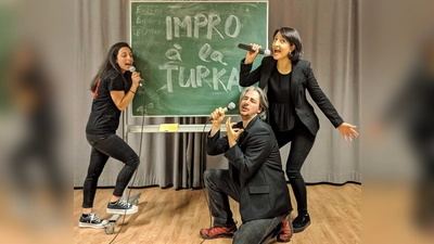 Feinstes Improtheater zum deutsch-türkischen Alltag in der Stadthalle Germering am 2. Oktober. (Foto: impro à la turka)
