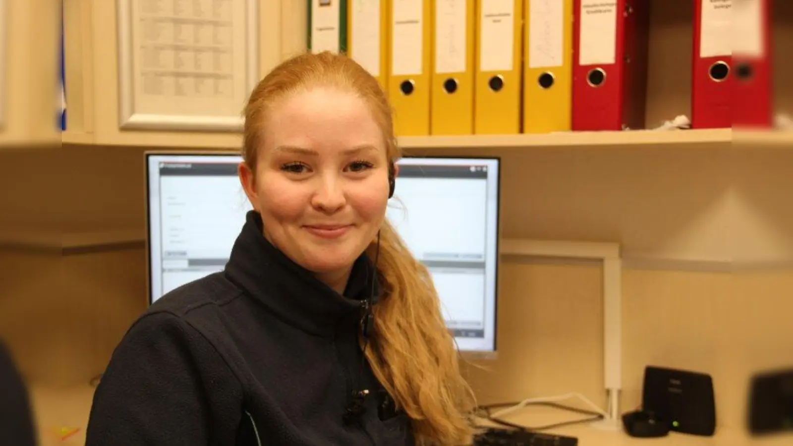 Evelyn Batt, 19 Jahre, Filiale Trostberg: Am ersten Tag des Projekts haben wir eine Vorstellungsrunde gemacht, um uns gegenseitig besser kennenzulernen. Außerdem zeigte uns Herr Meiringer bei einem Filialrundgang seine Filiale und erklärte uns den Tagesablauf hier in Haar. Unsere Betreuer haben uns in den ersten Tagen viele wertvolle Tipps gegeben, damit wir das Projekt gut meistern können.<br>Natürlich ist noch etwas Aufregung dabei, aber ich freue mich sehr, dass wir dieses Projekt machen dürfen. Auch die Leiter Verkauf haben uns am ersten Tag in der Filiale begrüßt und es macht einen schon stolz, dass sich auch die „Chefs“ für unser Projekt interessieren!<br>In den nächsten Wochen warten viele Herausforderungen auf uns, denn die Filiale in Haar ist sehr umsatzstark und hat viel mehr Kunden als z.B. meine Stammfiliale. Ich freue mich auf die Verantwortung und bin gespannt, wie die nächsten Wochen werden! (Foto: ALDI SÜD)