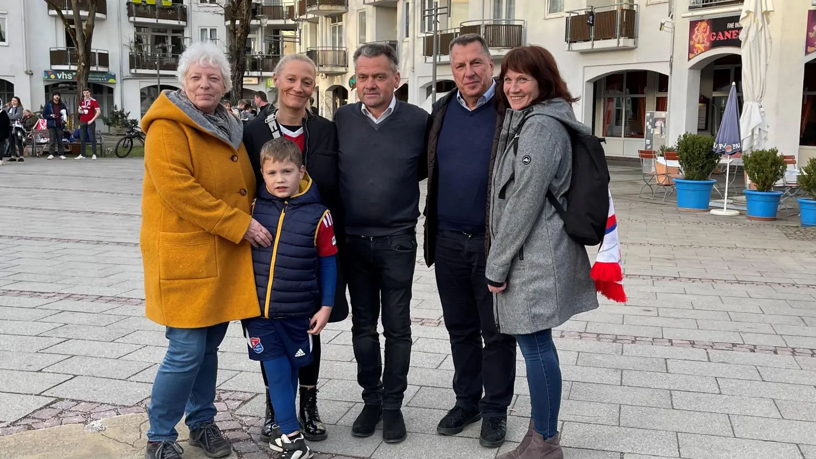 SpVgg-Präsident Manfred Schwabl und Vize-Präsident Peter Wagystyl freuten sich über die breite Unterstützung, die es von Fanseite aus gab. (Foto: hw)