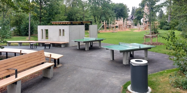 Die Grünanlage in der Adam-Berg-Straße ist neu gestaltet worden: Auf rund 4.200 Quadratmetern gibt es ein vielfältiges Angebot für Spiel, Sport, Spaß und Erholung. (Foto: bas)