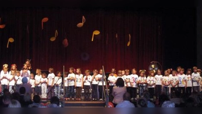 Beim Schülerkonzert zum 40-jährigen Jubiläum der Musikschule Germering erhielten auch die Jüngsten für ihr musikalisches Können bereits viel Applaus. (Foto: pi)