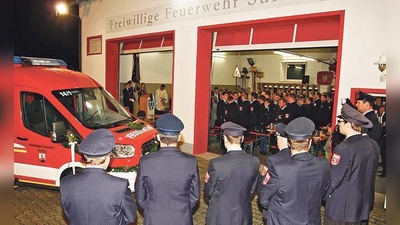 Volles (Feuerwehr)-Haus in Sulding: Die Floriansjünger feierten den Abschluss eines gewaltigen Kraftaktes ganz groß. 	 (Foto: kw)