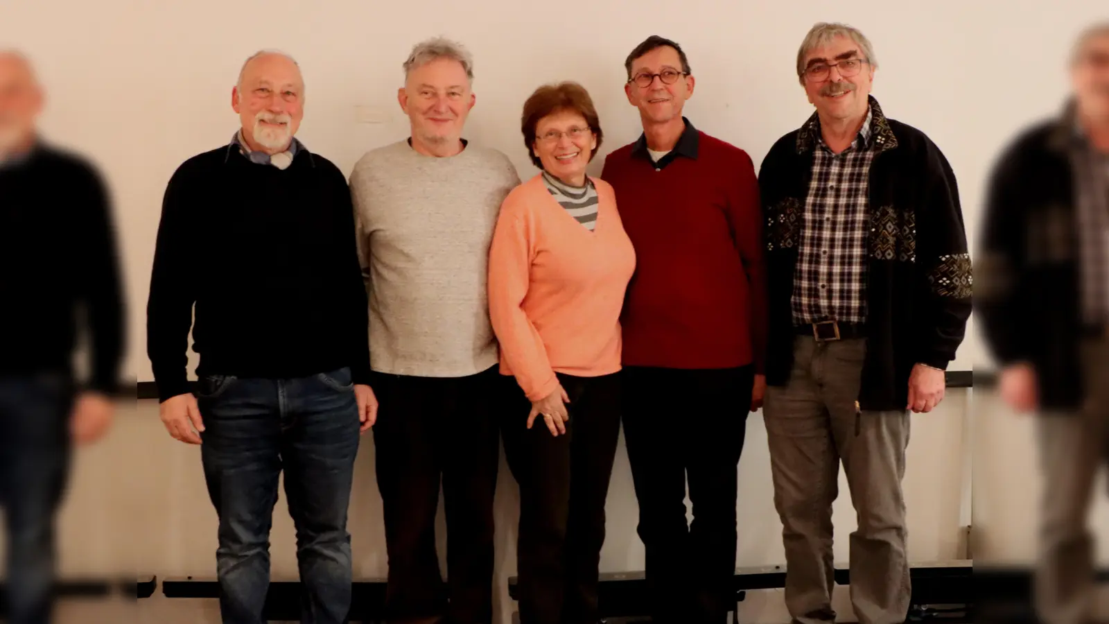 Der neue Vorstand der „Linie 1”. Von links nach rechts: Josef Schmid (Kassenwart), Robert Schütze (Schriftführer), Jana Davis (Beisitzerin), Norbert Kästle (Vorsitzender) und Dieter Fuchs (Beisitzer). (Foto: Verein)