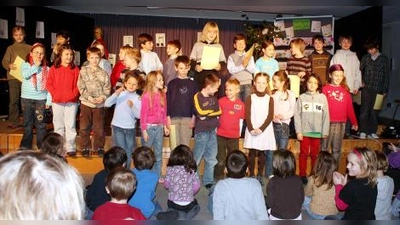 Die jungen Künstler erhielten Urkunden für ihre Teilnahme am ersten Neujahrskonzert ihrer Schule.	Foto: job (Foto: job)