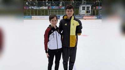 Lotta Berglund mit ihrem Trainer Marc Delbrouck vom ERSC Ottobrunn. (Foto: ERSC Ottobrunn)