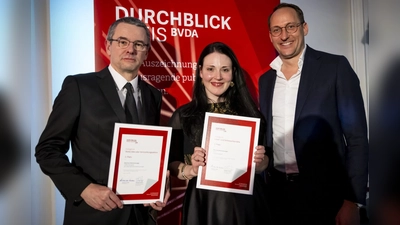 Nahmen die Preise für die Münchner Wochenanzeiger entgegen (von links): Chefredakteur Johannes Beetz, Redakteurin Elisabeth Schönberger und Geschäftsführer Christian Gruber. (Foto: BVDA / Bernd Brundert)