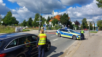 Die Polizei sperrte den Bereich um die Glockenblumenstraße in der Lerchenau weiträumig ab. Dort war es zu einem Familiendrama gekommen, das auch für das Oktoberfest Konsequenzen hatte.  (Foto: bas)