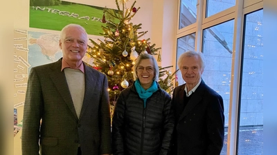  „Mir ist es wichtig, dass wir ein Vorstand zum Anfassen sind”, sagt Anne-Katrin Rittmeyer-Breu. Flankiert wird sie von ihren Vorstandskollegen Dr. Michael Schrapp (l.) und Ernst Schindler. (Foto: bb)