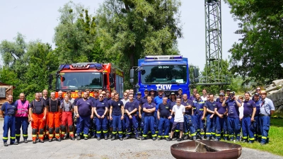 Gemeinsam übten THW und die FFW Markt Schwaben ein Wochenende lang notwendige Einsätze für den Katastrophenfall.  (Foto: THW)