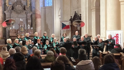 Ein gemeinsames Adventskonzert mit dem Frauenchor Niesky gab die Chorgemeinschaft Unterpfaffenhofen-Germering in der Kirche St. Nikolaus am Altstädter Ring.  (Foto: CGUG)