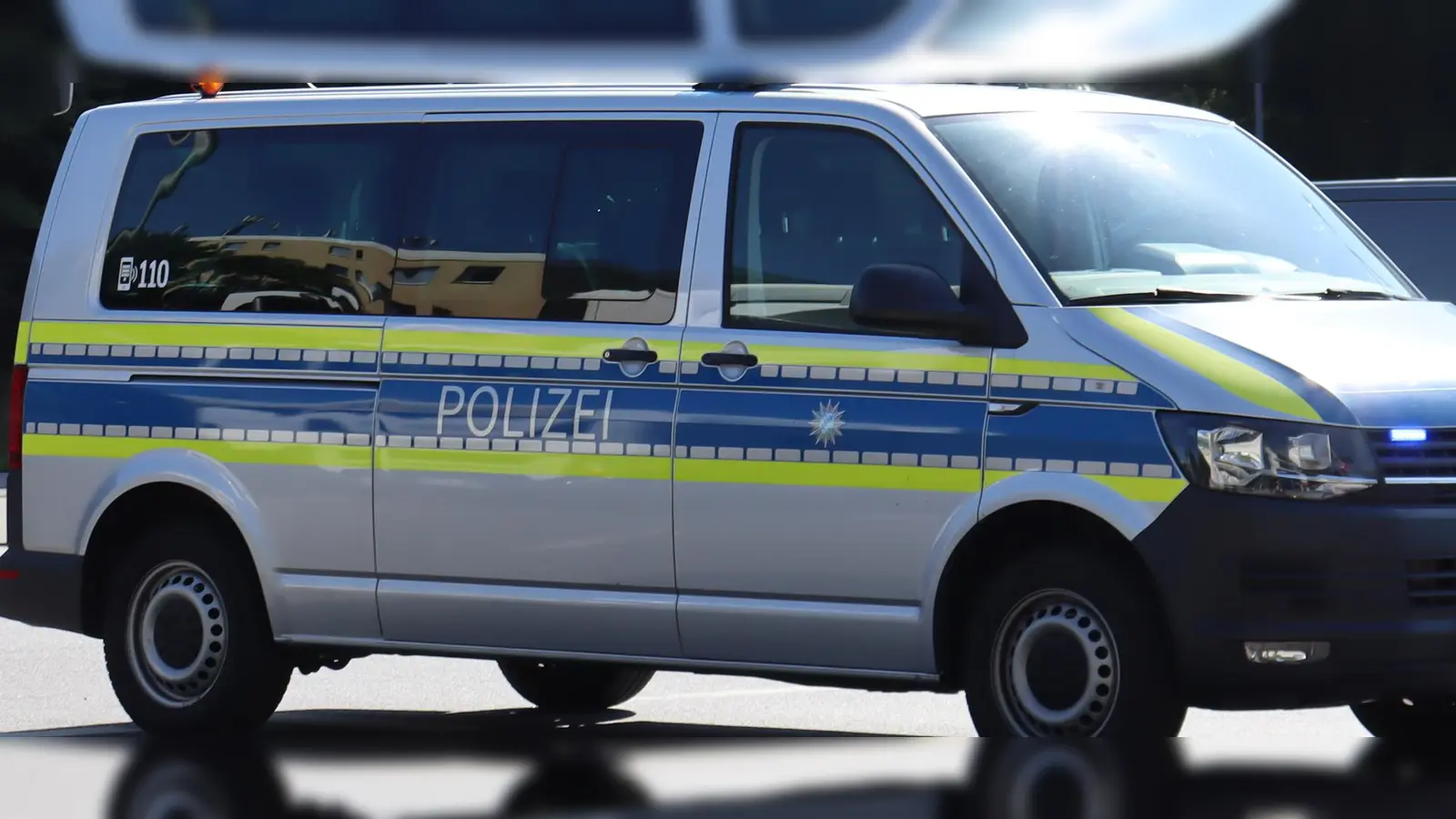 Dutzende Polizeikräfte waren bei den Wohnungsdurchsuchungen eingesetzt.  (Foto: mha)