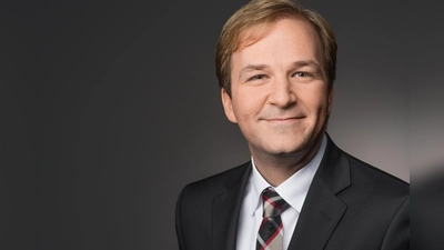 Stefan Hertel ist der Leiter Presse &amp; Kommunikation beim Handelsverband Deutschland (HDE e.V.) und Jurymitglied für den Medienpreis „Durchblick” des BVDA. (Foto: Die Hoffotografen GmbH Berlin)