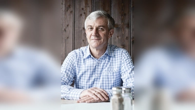 Der Autor Peter Probst liest am Samstag, 15. Oktober, um 19.30 Uhr aus seinem Buch „Die wilde Wut des Wellensittichs” im Ebenböckhaus vor. (Foto: Bernhard Haselbeck)