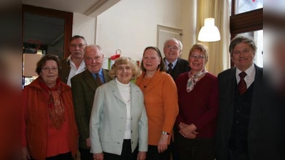 Die acht Laimer Kandidatinnen und Kandidaten für die Wahl zur Vertretung der Senioren sind reich an Erfahrungen (v.l.): Gustel Braun, Erwin Fischer, Hans Koller, Irmgard Lackner, Monika Kolmann, Paul Heynen, Renate Gautzsch und Eckhard Krause. (Foto: tg)