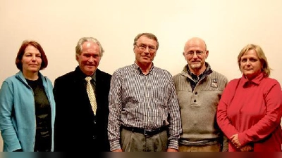Dem Vorstand gehören an (v.l.): Monika Donaubauer, Dr. Rainer Großmann,  Vereinschef Richard Fritsch, Frank May und Eva Zisik.	 (Fotos: ws)