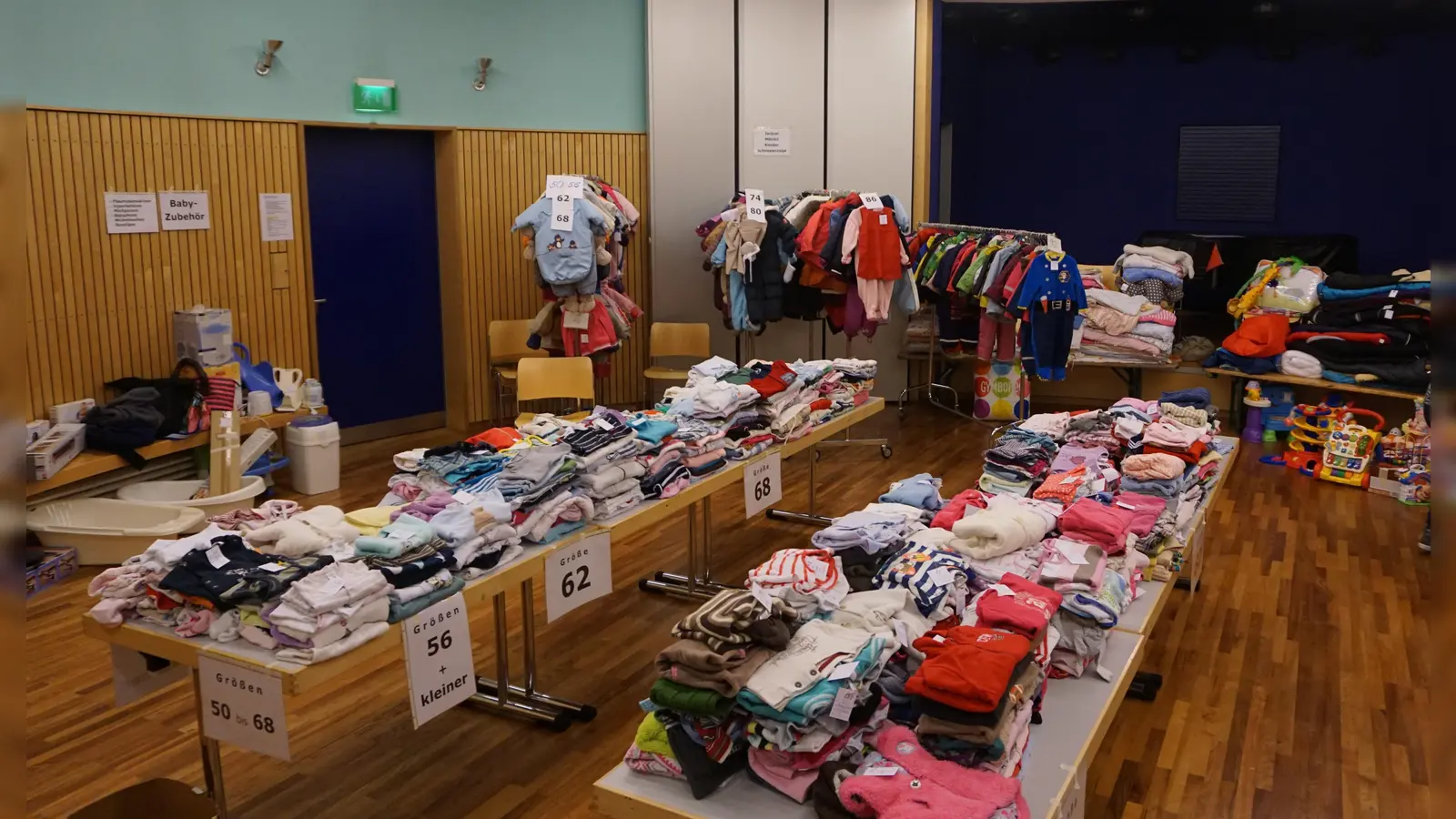 Verkaufen, günstig einkaufen, ökologisch handeln: Das kann man beim Kindersachenbasar für Herbst und Winter der Gemeinde St. Thomas. (Foto: VA)