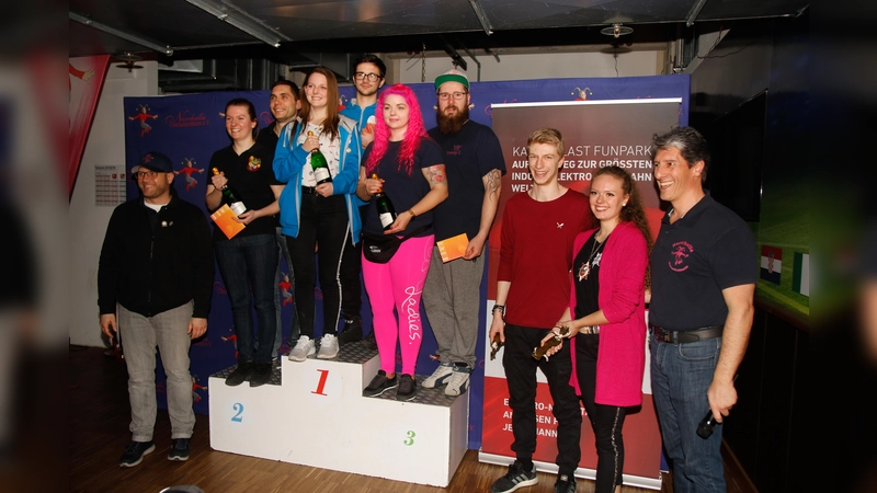Das Pöckinger Prinzenpaar (Mitte) war am schnellsten mit dem Kart unterwegs. (Foto: Narrhalla Oberschleißheim)