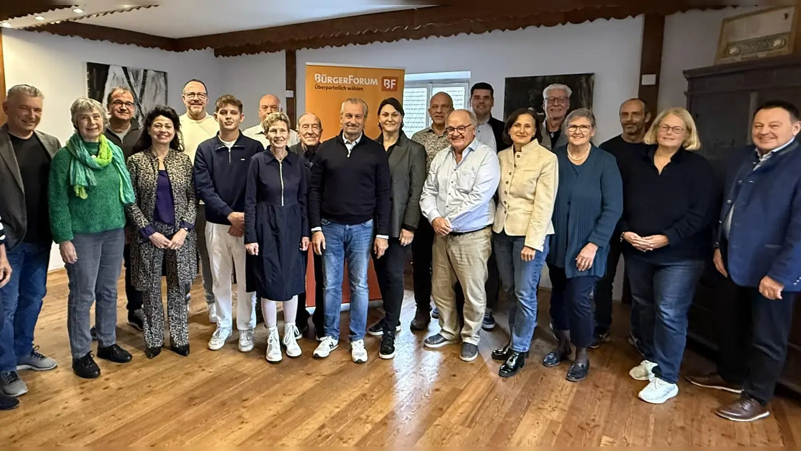 Das Bürgerforum Hohenbrunn &amp; Riemerling präsentiert seine Kandidaten für die Kommunalwahl 2026. (Foto: Haucke)