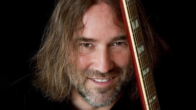 Roland Hefter gibt ein Konzert im Moosacher Kultur- und Bürgerhaus Pelkovenschlössl. (Foto: Marcella Merk)