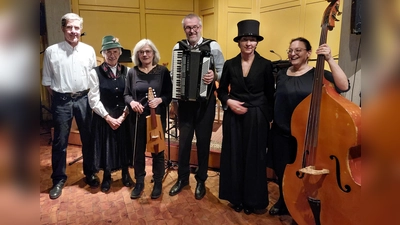 Die zahlreichen Künstler sorgten beim St. Georg-Brettl für einen unterhaltsamen Abend. (Foto: Robert Tänzer)