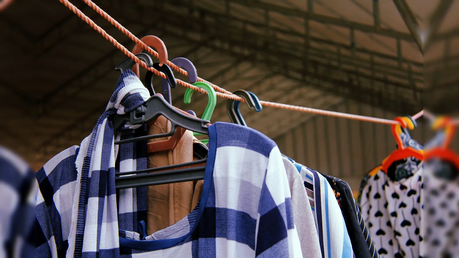 Gesammelt werden noch tragfähige Damen-, Herren- und Kinderbekleidung aller Art. (Foto: CC0)