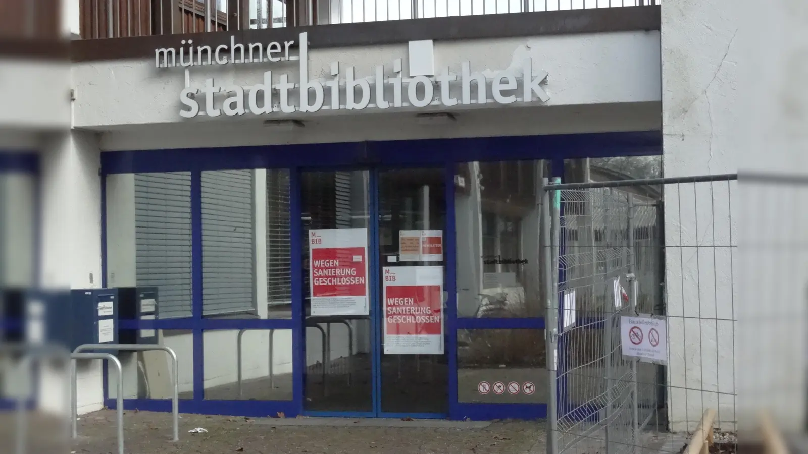 Die Bauarbeiten in der Stadtbibliothek Allach-Untermenzing sollen bald abgeschlossen sein. (Foto: tab)