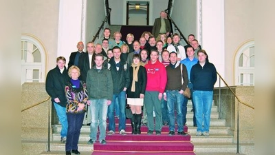 Die Neumitglieder der SPD München und der Jusos München haben auf Einladung von Florian Ritter den Landtag besichtigt. (Foto: pi)