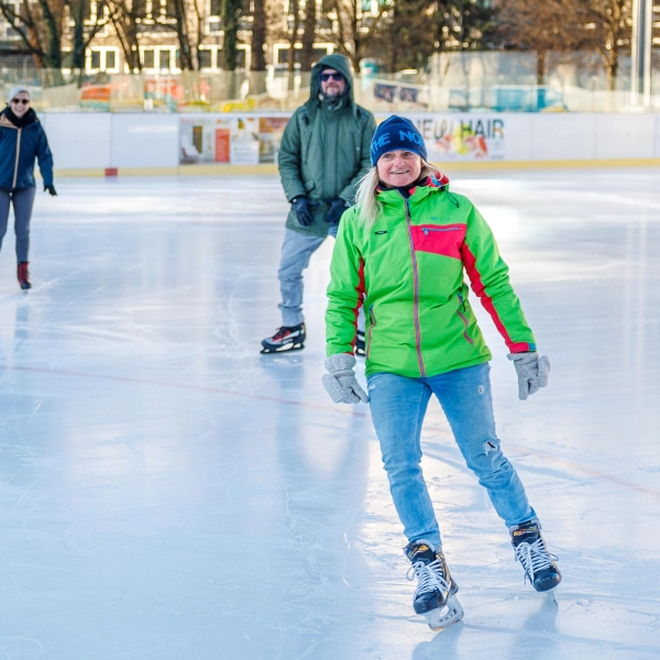 Zum kommenden Wochenende lädt das Prinzregentenstadion wieder zum Eislaufen ein. (Foto: Stefan Obermeier/SWM)