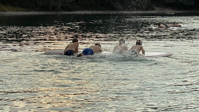 Erfrischend an heißen Tagen: Schwimmen in einem Badesee. (Foto: pst)