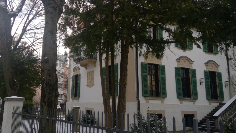 Treffpunkt ist in der Monacensia. Auch das Hildebrandhaus wurde einst „zwangsarisiert”. (Foto: bas)