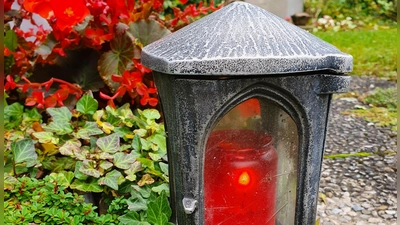 An Allerheiligen gibt es geänderte Parkregelungen rund um die Friedhöfe.  (Foto: jhö)