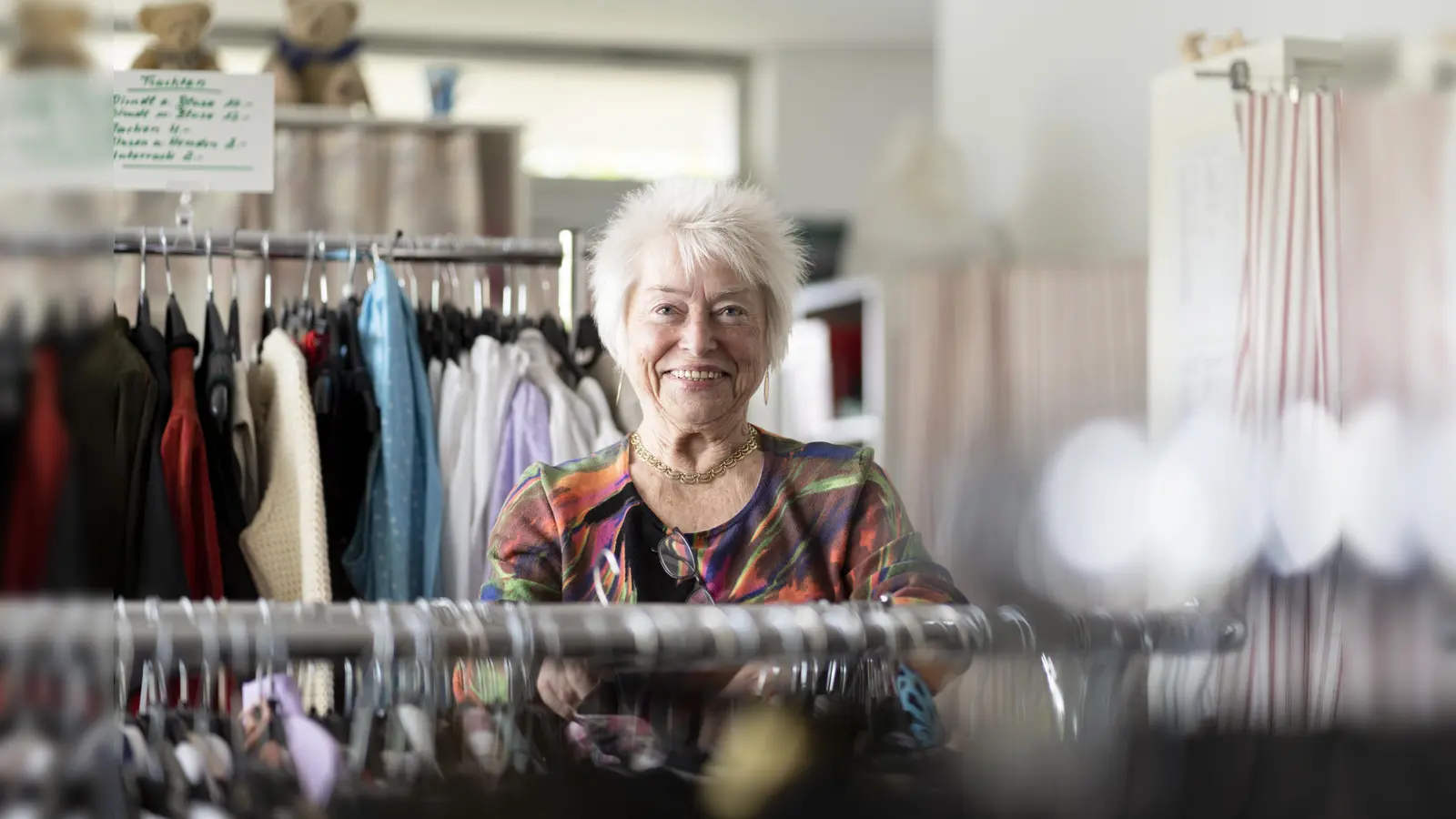 In der Schickeria gibt es ein vielfältiges Angebot modischer, gut erhaltener und vor allem preiswerter Kleidung und Accessoires aus zweiter Hand.  (Foto: dh)