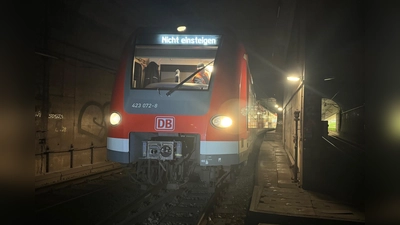 Eine entgleiste S-Bahn hat am Donnerstagmorgen zu erheblichen Behinderungen auf der Stammstrecke geführt. (Foto: Bundespolizei)