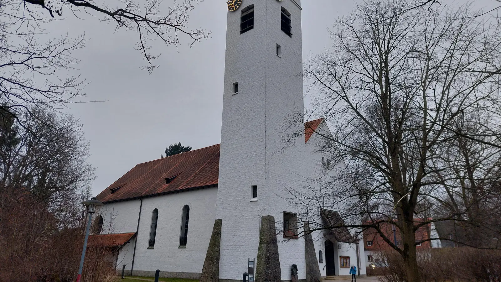 In der katholischen Pfarrkirche St. Raphael in Hartmannshofen sind regelmäßig Kunstausstellungen zu sehen. (Foto: bas)