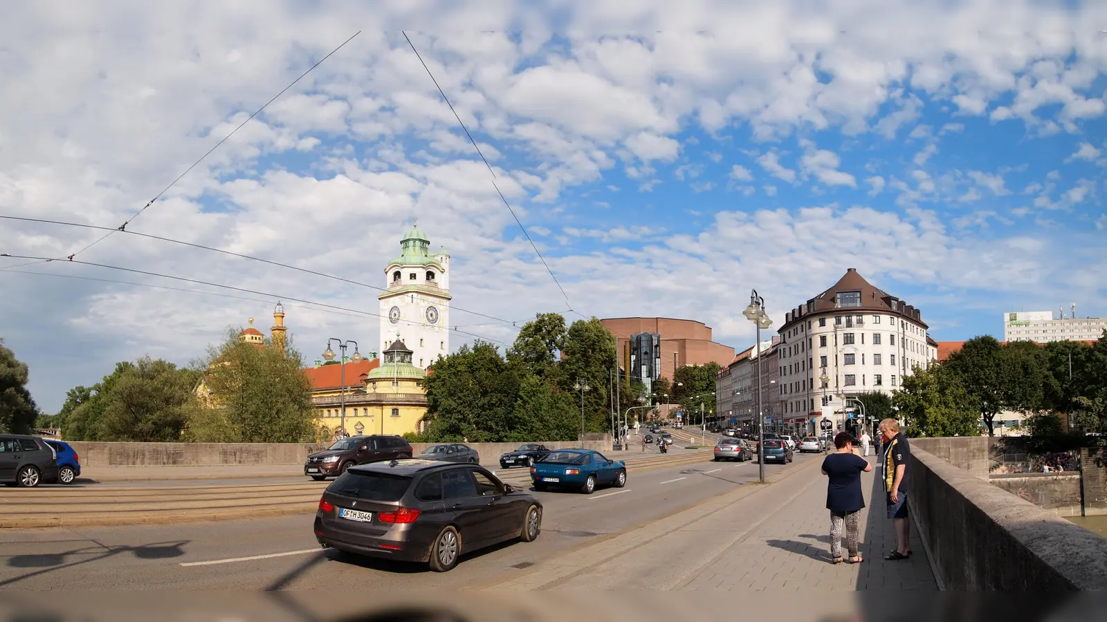 Die Ludwigsbrücke mit Blick auf den Gasteig und das Müllersche Volksbad. (Foto: Tiia Monto, CC BY-SA 4.0)