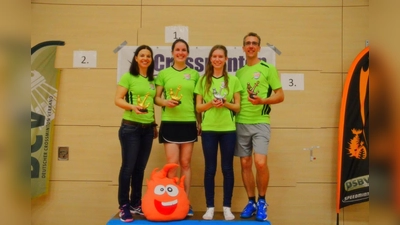 Von links nach rechts: Vivien Klee, Anna Hubert, Katrin Huber und Paul Holleis mit ihren Medaillen in Form von Ankern. (Foto: Verein)