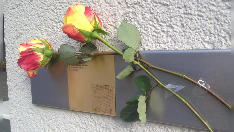 Erinnerungszeichen werden an Hauswänden oder als Stelen auf öffentlichem Grund angebracht.  (Archivbild: bas)