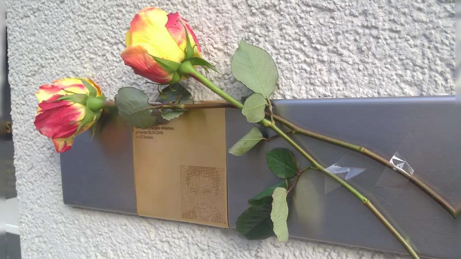 Erinnerungszeichen werden an Hauswänden oder als Stelen auf öffentlichem Grund angebracht.  (Archivbild: bas)